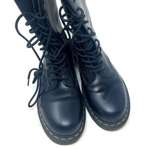 Dr Martens leather Virginia knee High boots